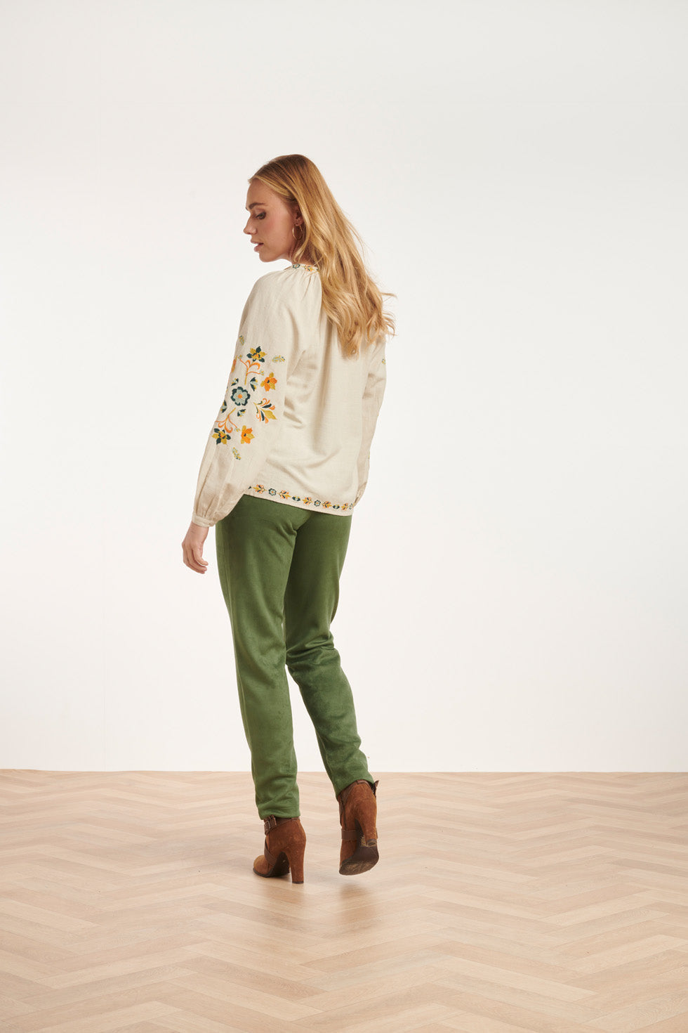 24693 E Top Met Bloemenborduursels | Sand-Multicolour