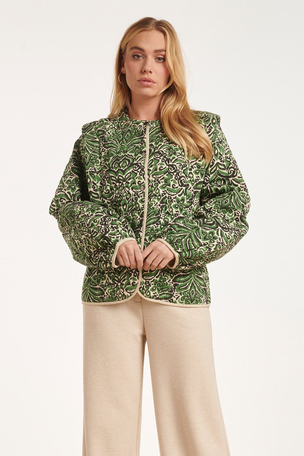 24695 Getinte Gewatteerde Jas Met Azteekse Print | Army-Multicolour