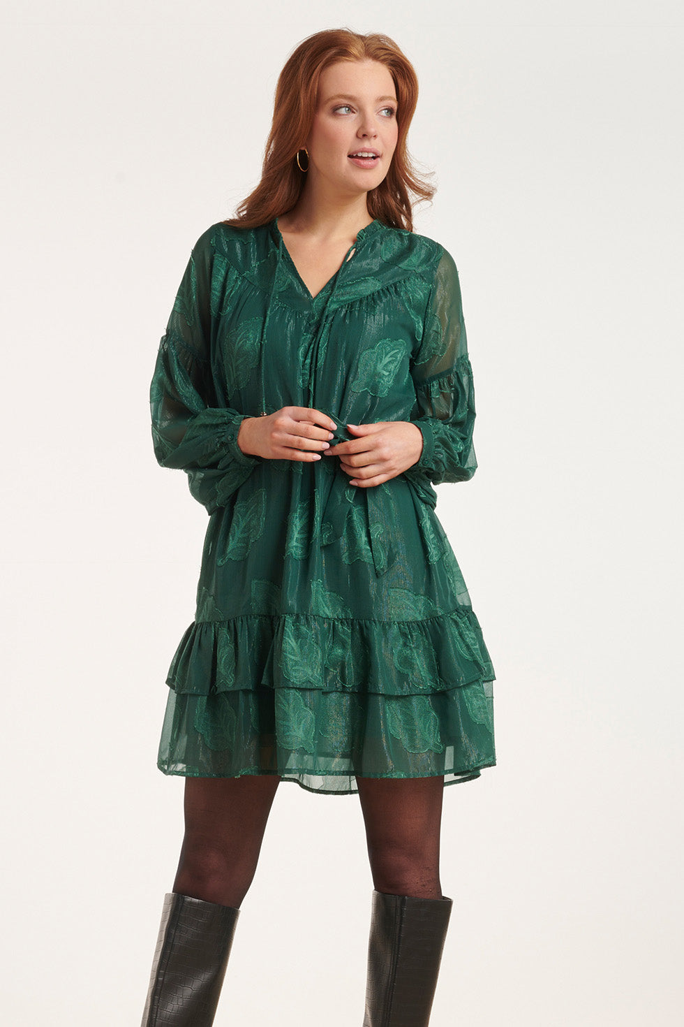 24697 Chiffon Jacquard V-Hals Jurk Met Bladmotief | Bottle