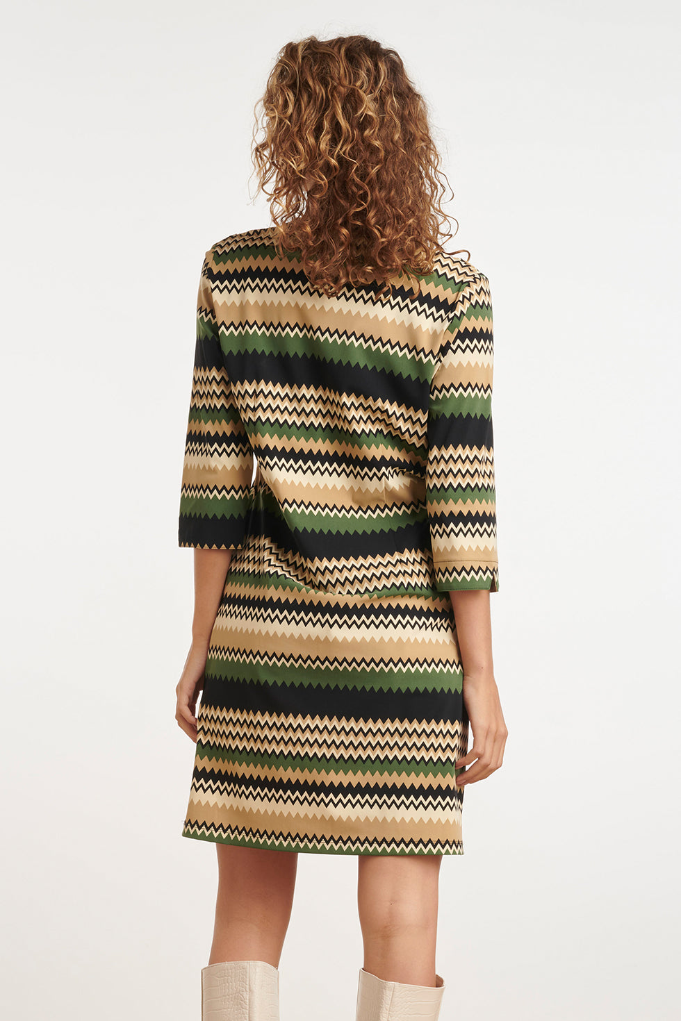 24709 Fitted Zigzag Print Travel Kwaliteit Jurk | Sand - Muticolour