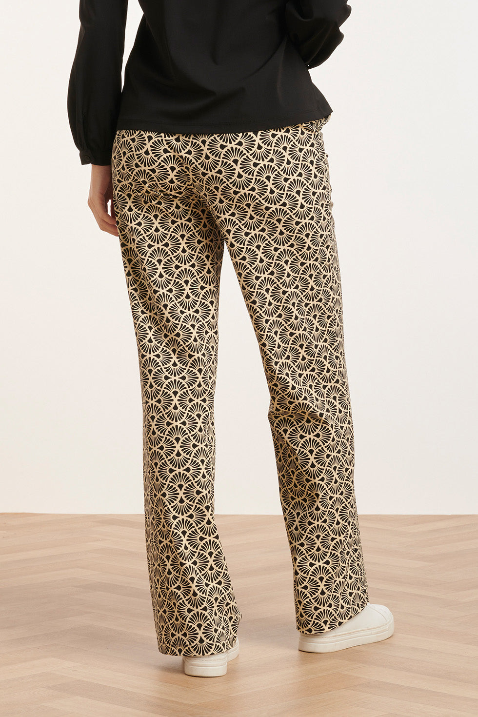 24729 Stijlvolle Grafische Bloemenprint Travel Kwaliteit Broek | Sand - Black