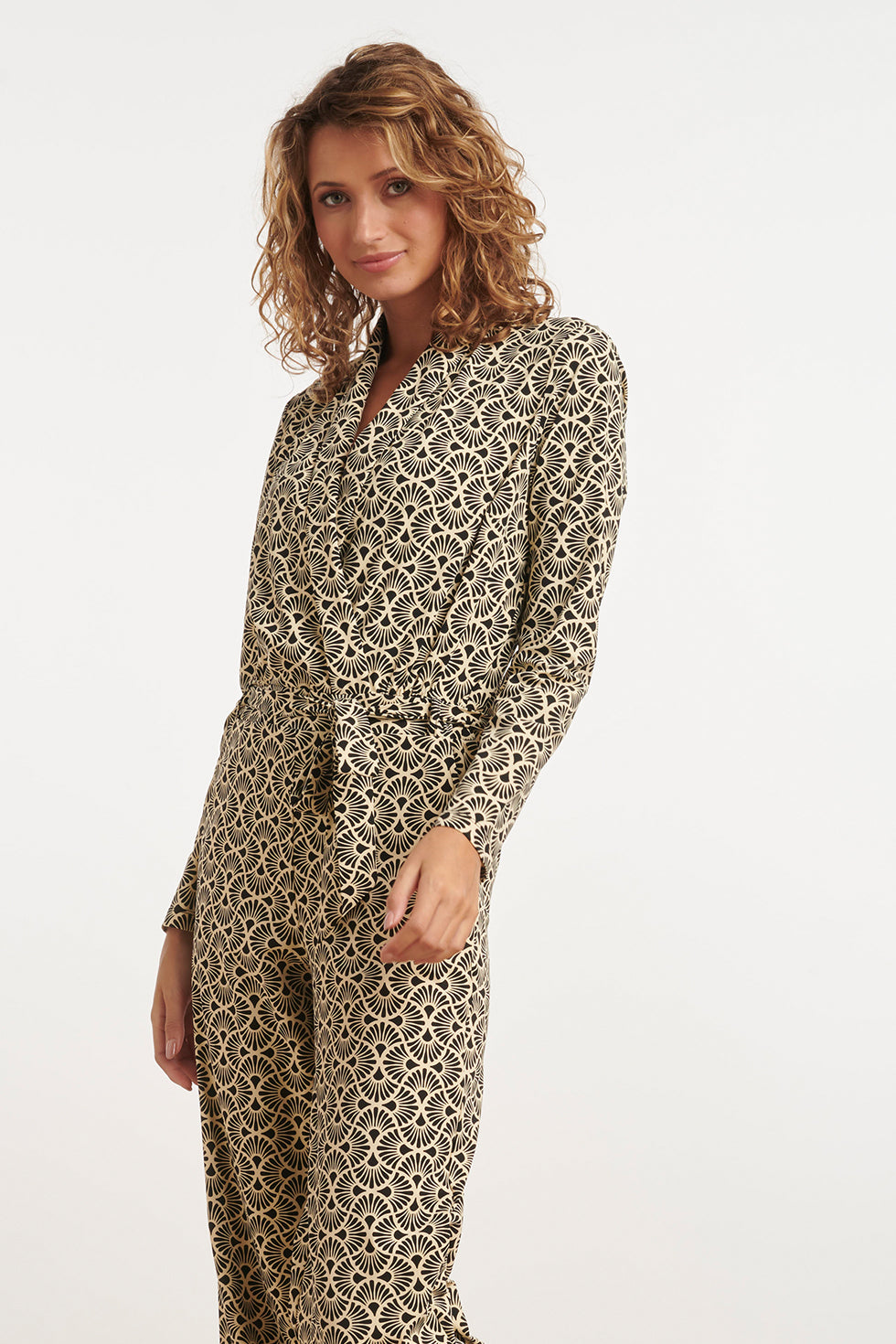 24735 Grafisch Bloemenprint Travel Jumpsuit | Off White - Black