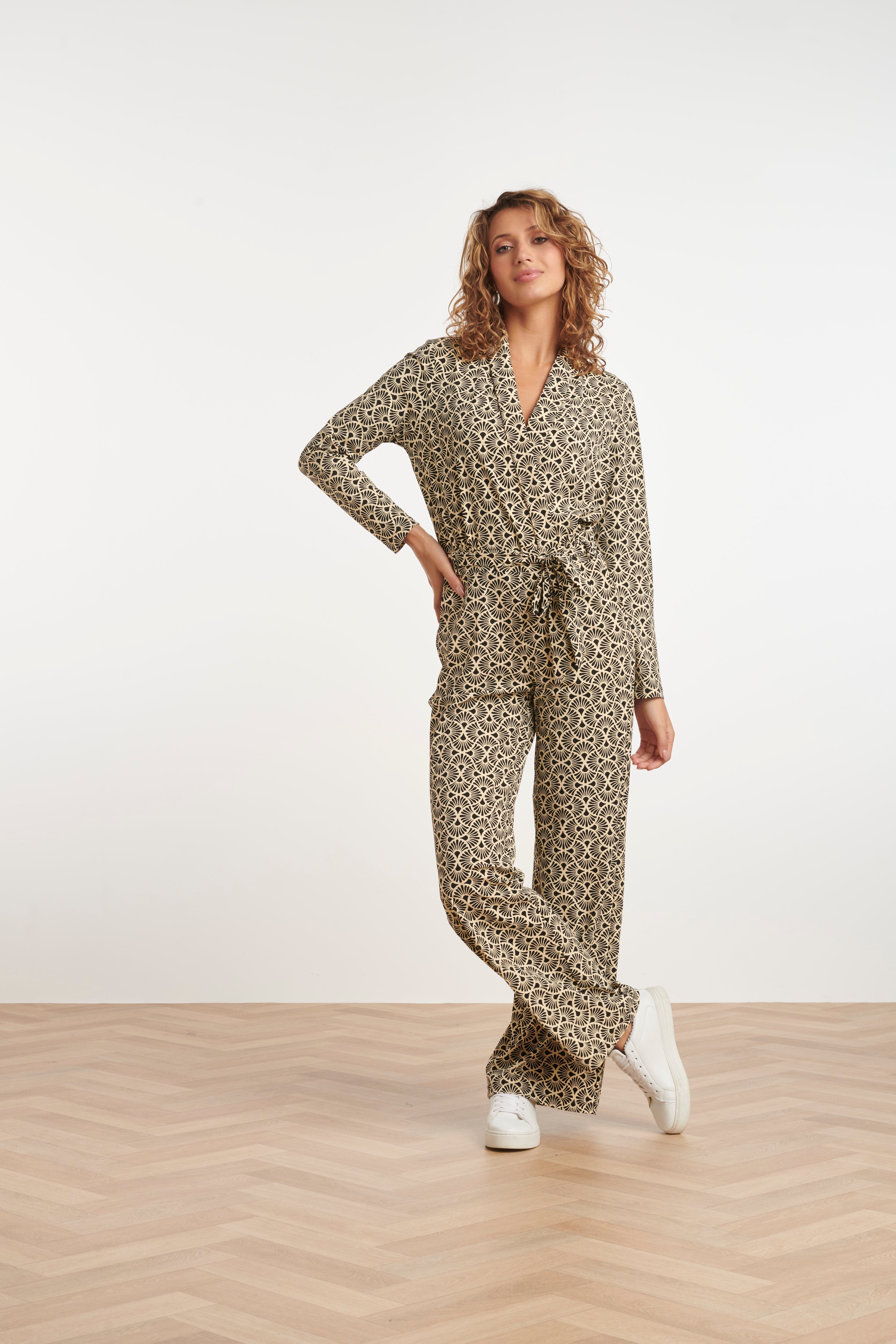 24735 Grafisch Bloemenprint Travel Jumpsuit | Off White - Black