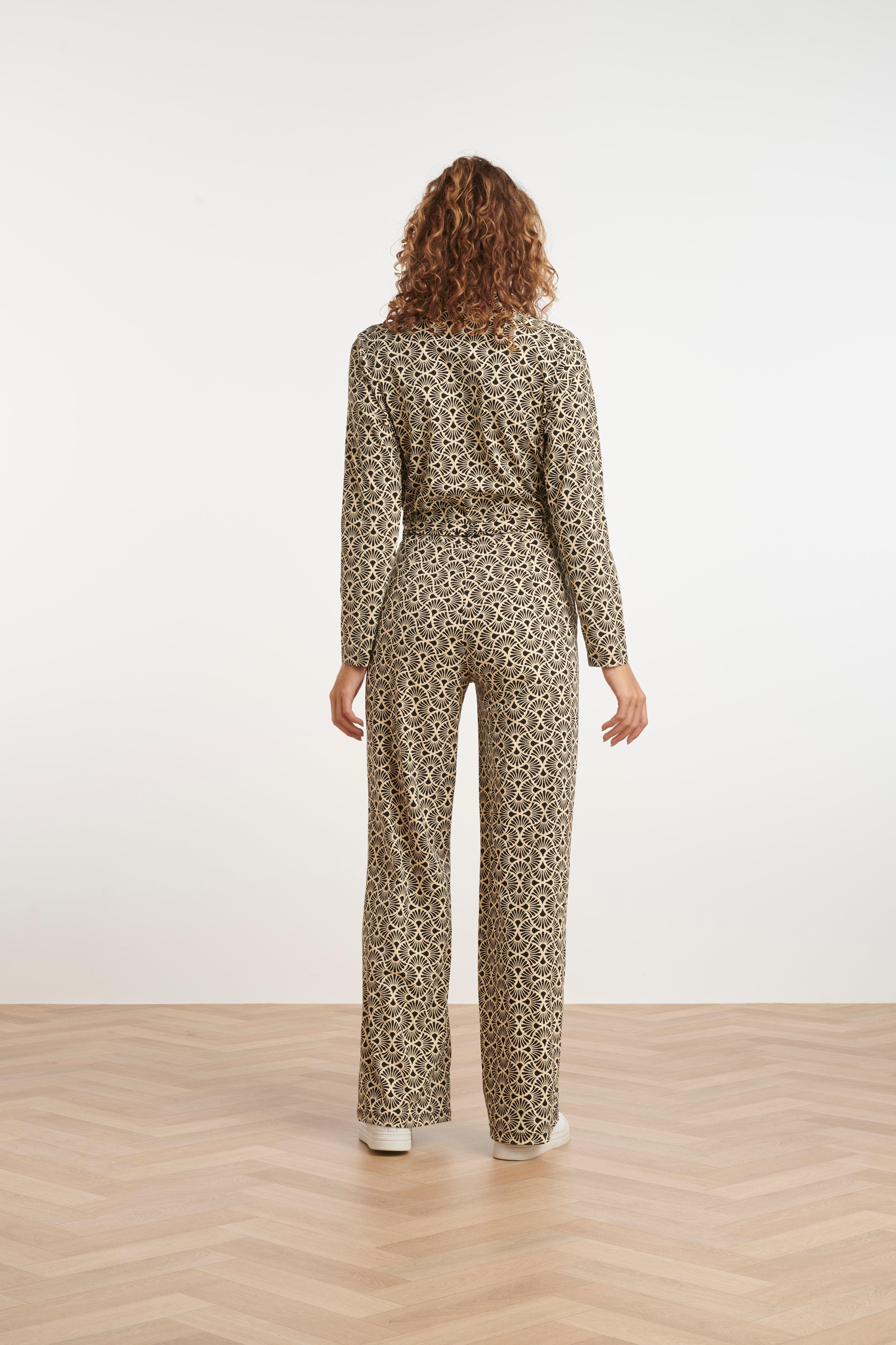 24735 Grafisch Bloemenprint Travel Jumpsuit | Off White - Black
