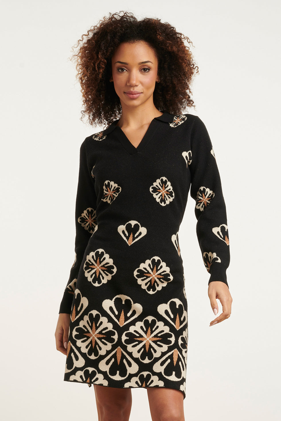 24779 E Gebreide Jurk Met Grafische Bloemenprint | Black - Sand