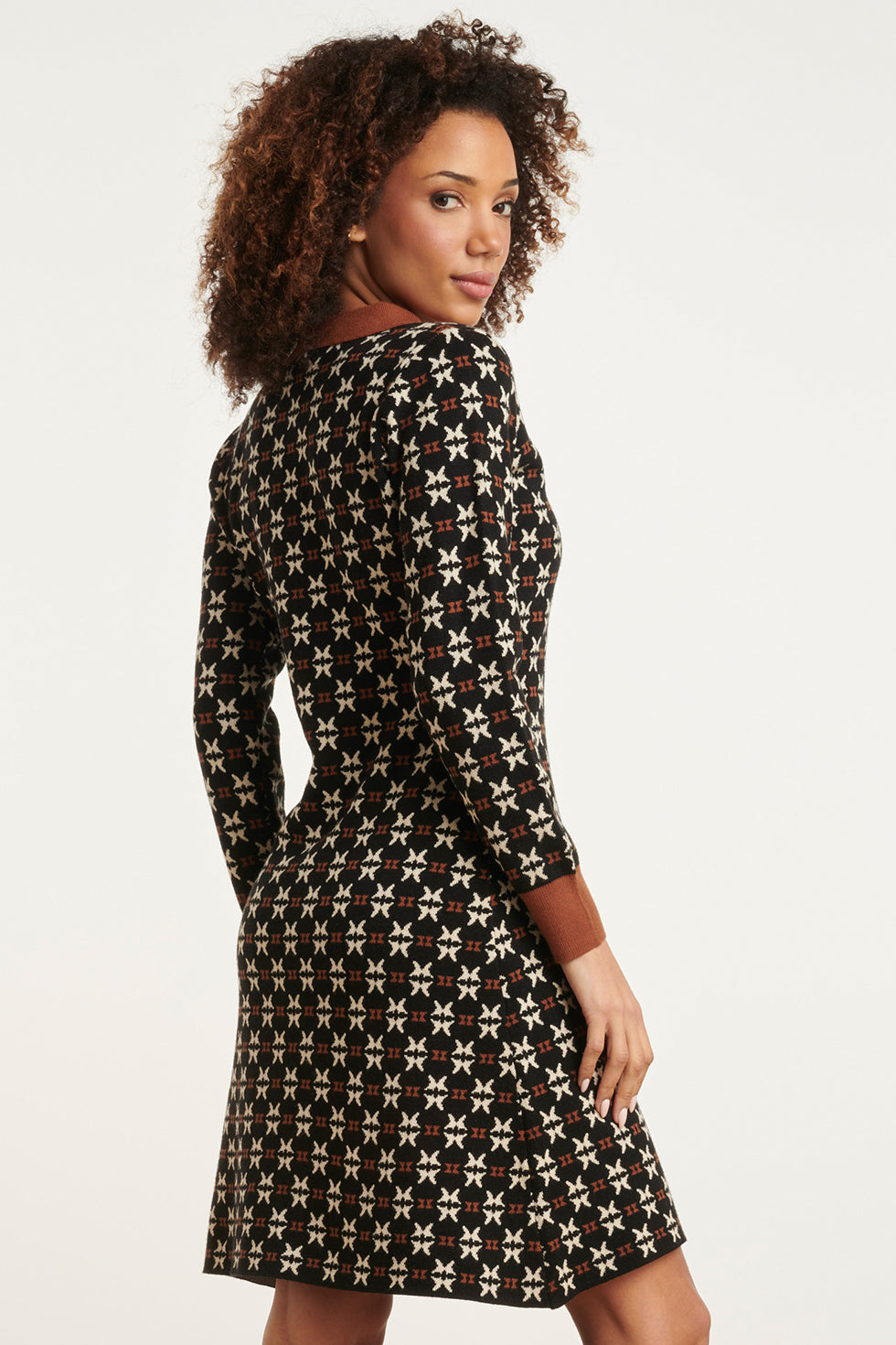 24783 Ee Gebreide Jurk Met Retro Print | Black - Brown