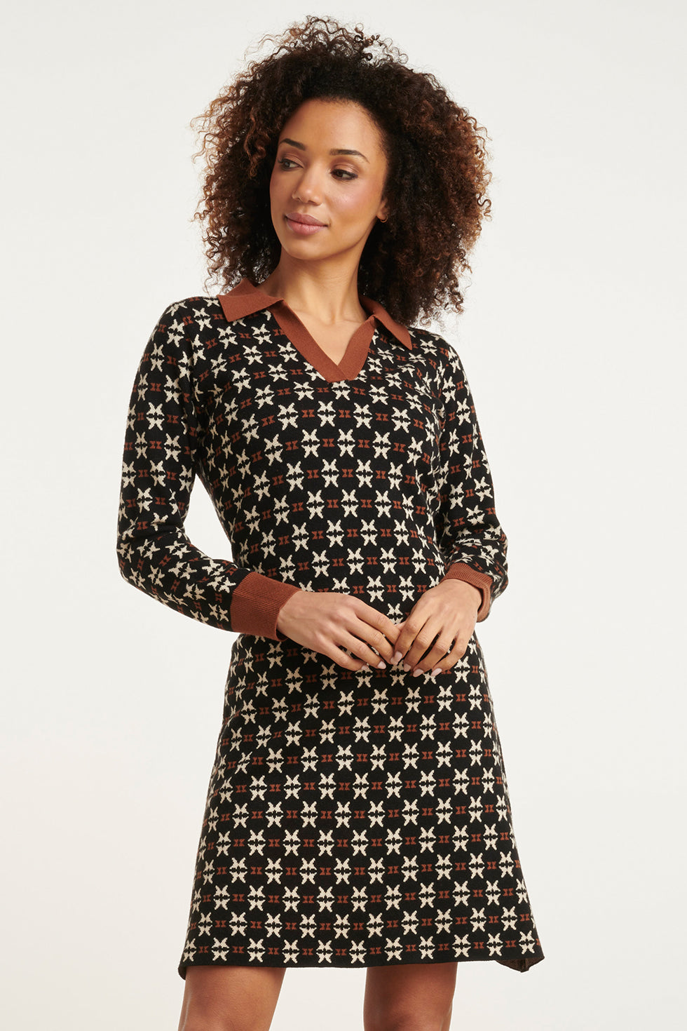24783 Ee Gebreide Jurk Met Retro Print | Black - Brown