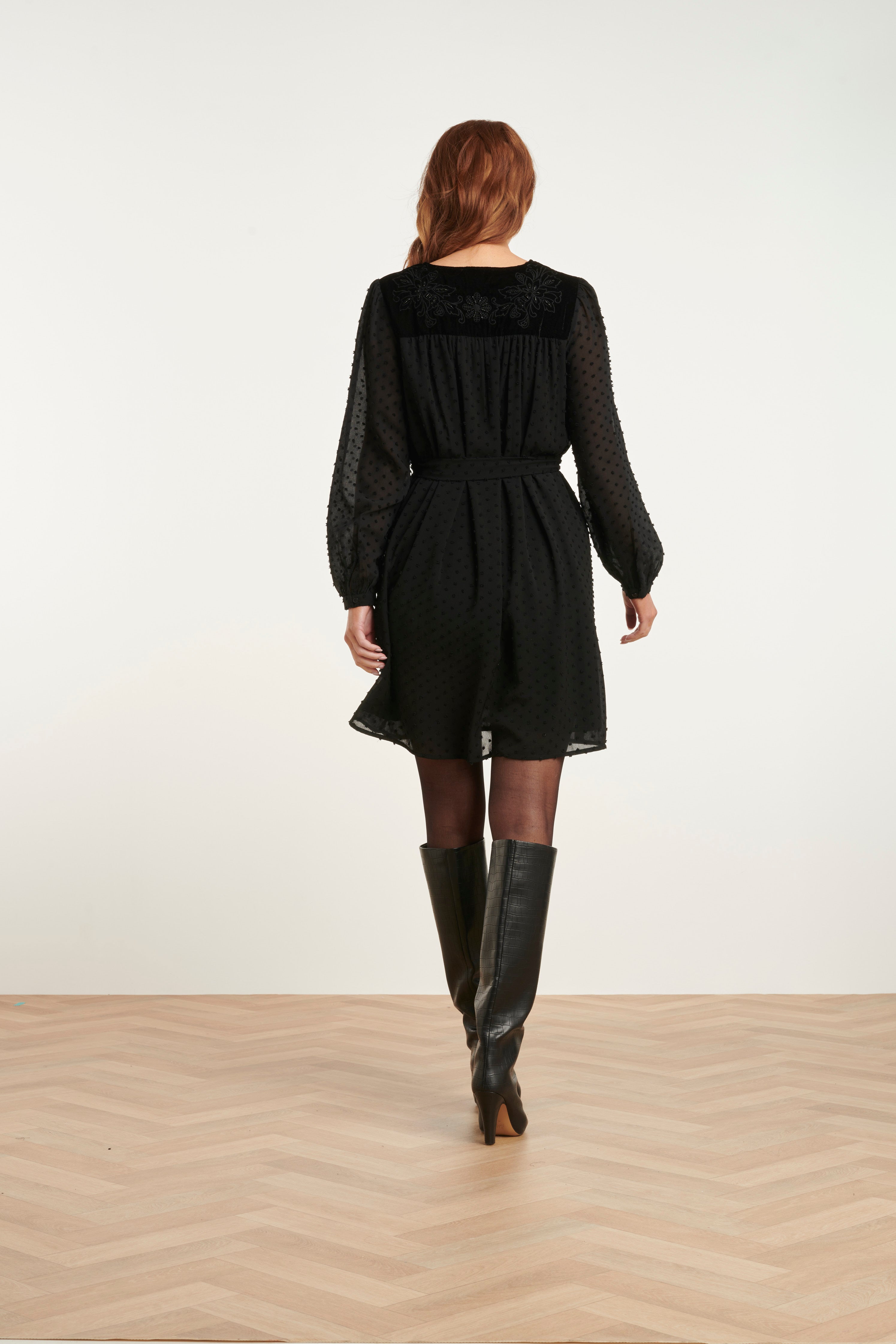 24807 e Elegante Gestippeld Chiffon Jurk | Black