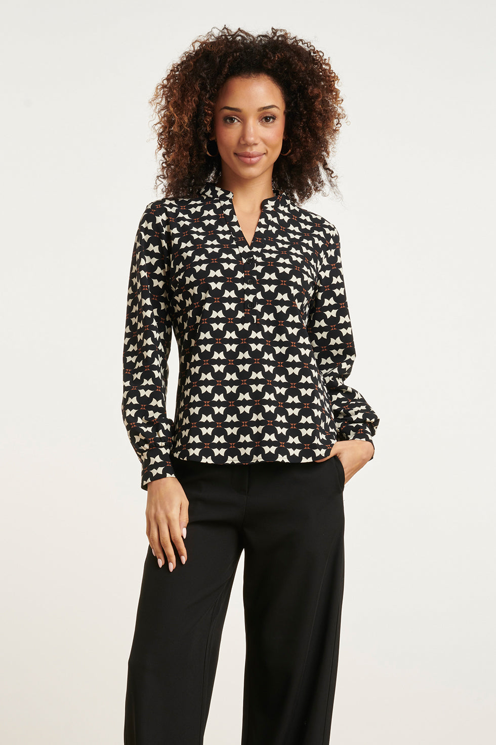 24820 Grafisch Geprint Travel Kwaliteit Blouse | Black - Sand