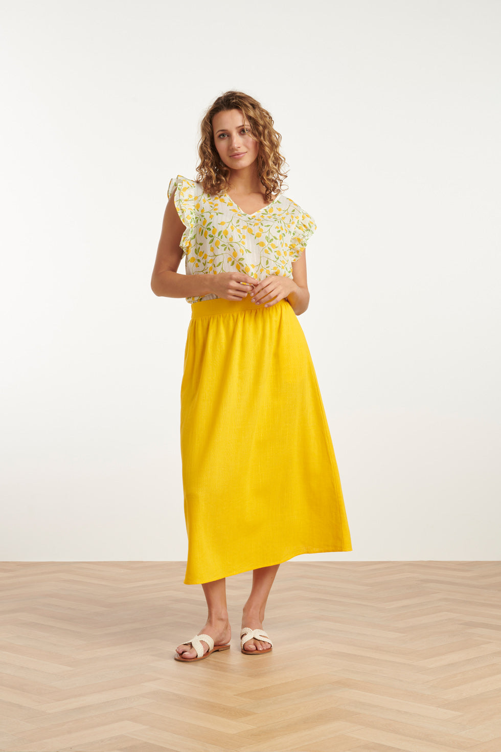 25012 Chiffon Top Met Frilly Mouwencitroenprint | White - Muticolour
