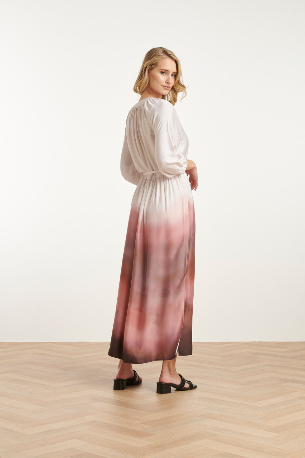 25021 Maxi Jurk Met Vintage Mauve Ombre Print | Off White-Old Pink