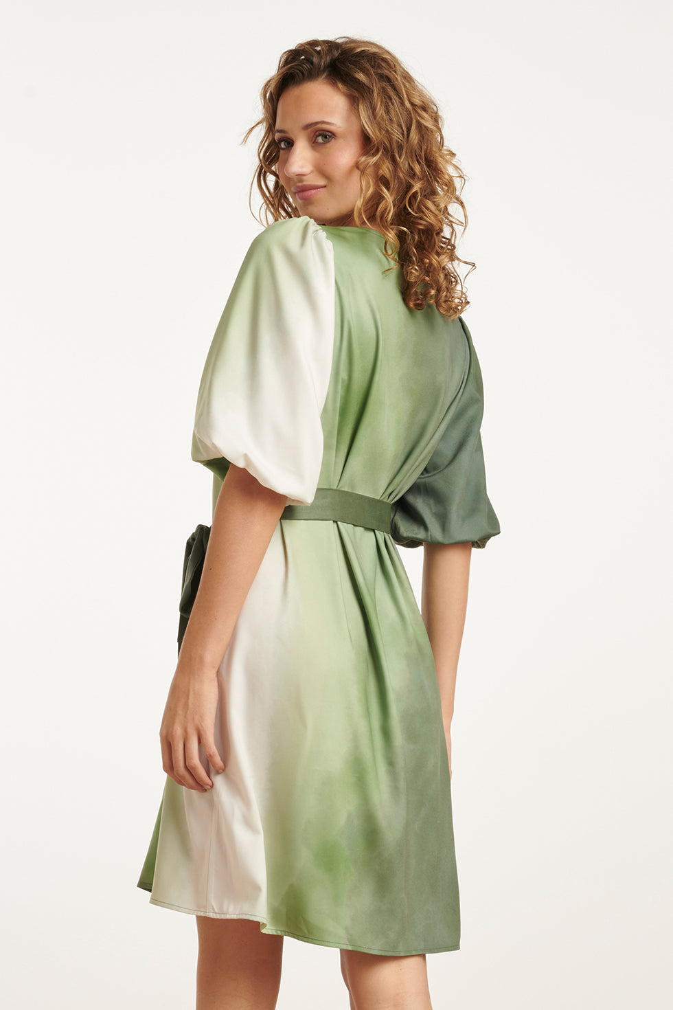25022 V-Vormige Jurk Met Ballonmouwen Ombre Print | Off White-Light Green