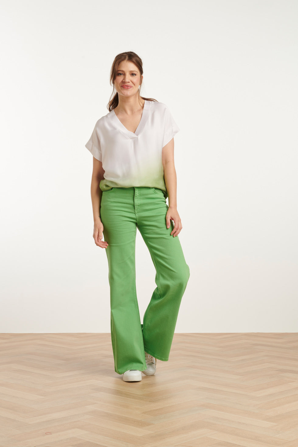 25023 Loose Fit V-Paneel Top Met Ombre Print | Off White-Light Green