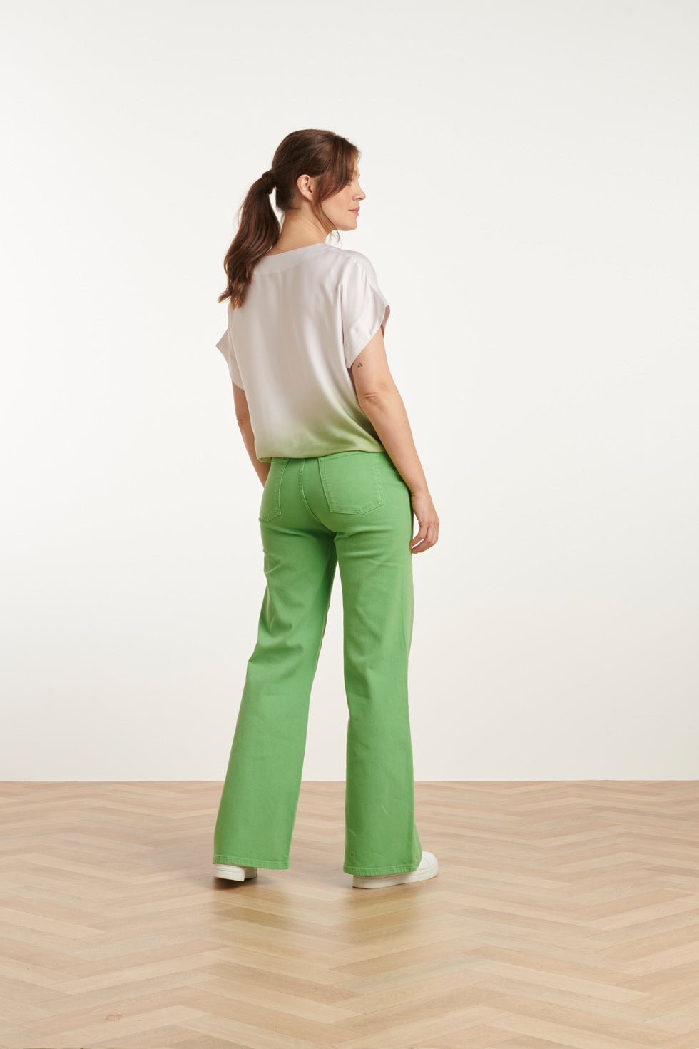 25023 Loose Fit V-Paneel Top Met Ombre Print | Off White-Light Green
