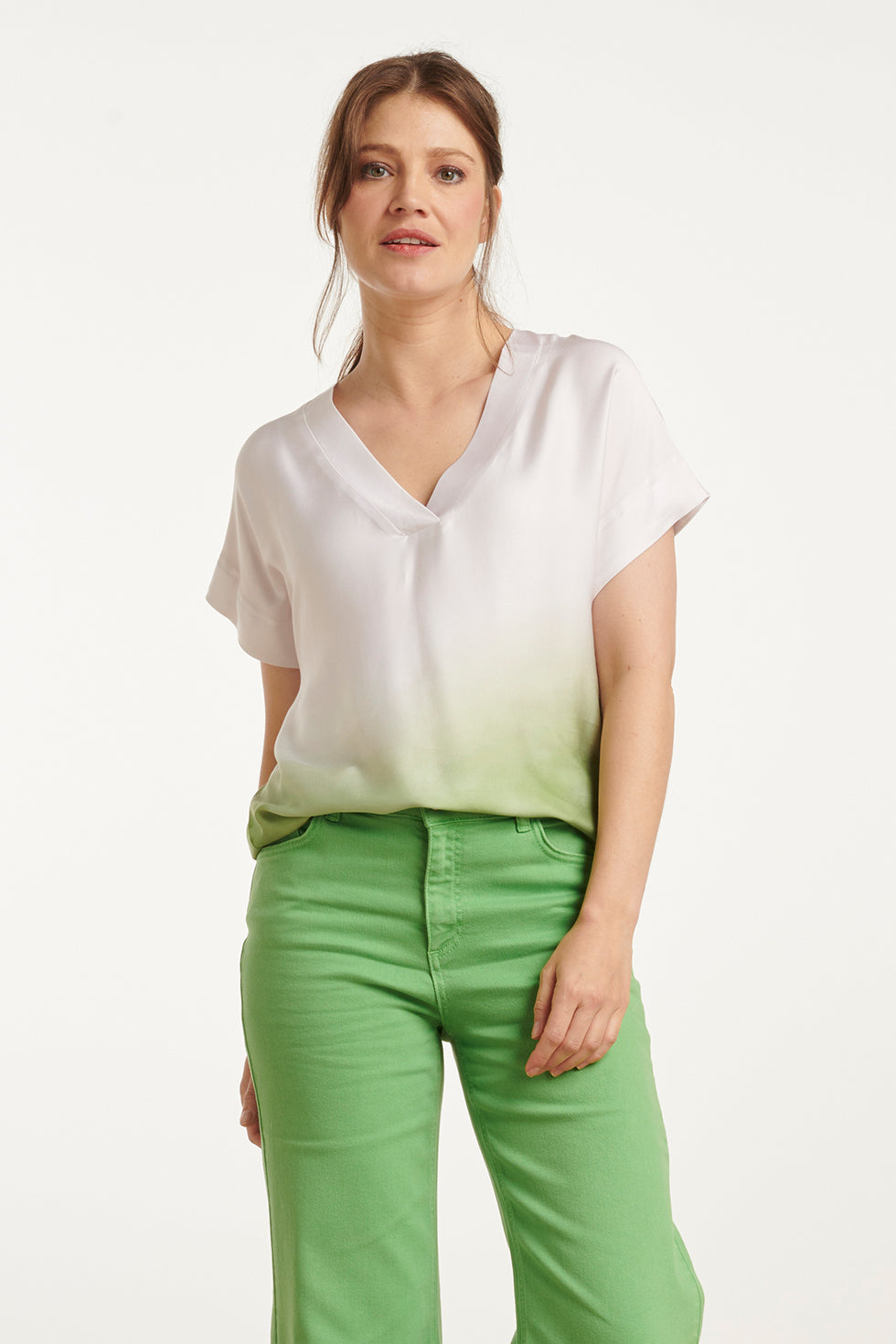 25023 Loose Fit V-Paneel Top Met Ombre Print | Off White-Light Green