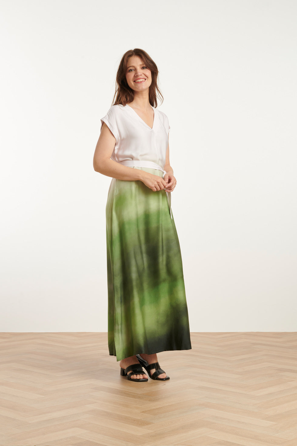 25024 Midi Jurk Met V-Paneelombre Print – | Off White-Light Green