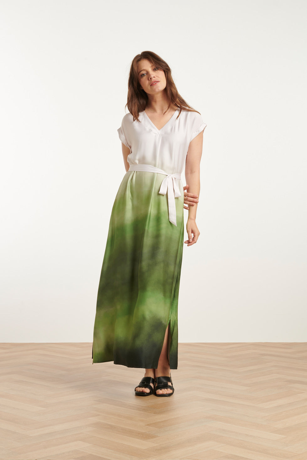 25024 Midi Jurk Met V-Paneelombre Print – | Off White-Light Green