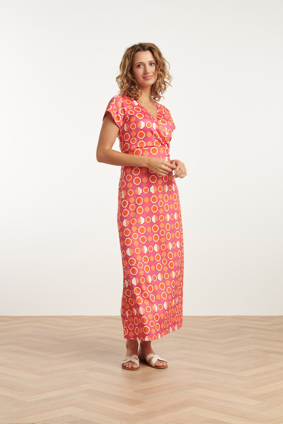 25026 Maxi Jurk Met V-Hals Met Fruitprint | Pink-Multicolour
