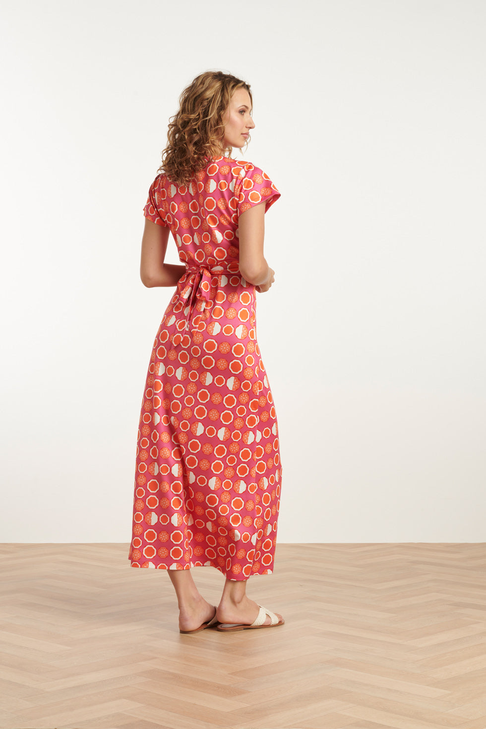 25026 Maxi Jurk Met V-Hals Met Fruitprint | Pink-Multicolour