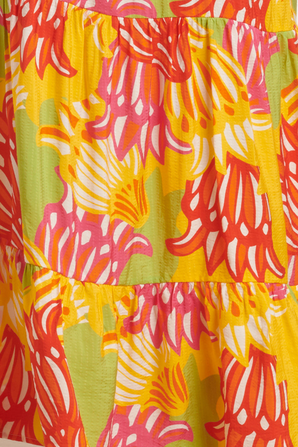 25030 V-Hals Top Met Fel Rijke Bloemenprint | Muticolour