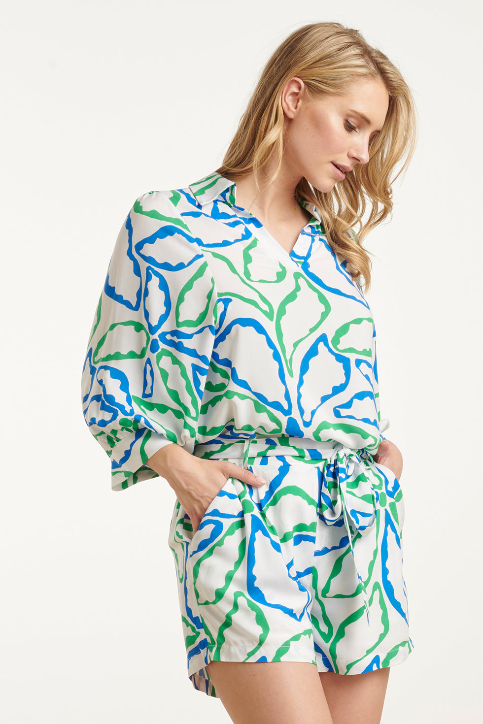 25053 Te Top Met V-Halskobalt Bloemenprint | Cobalt-Green