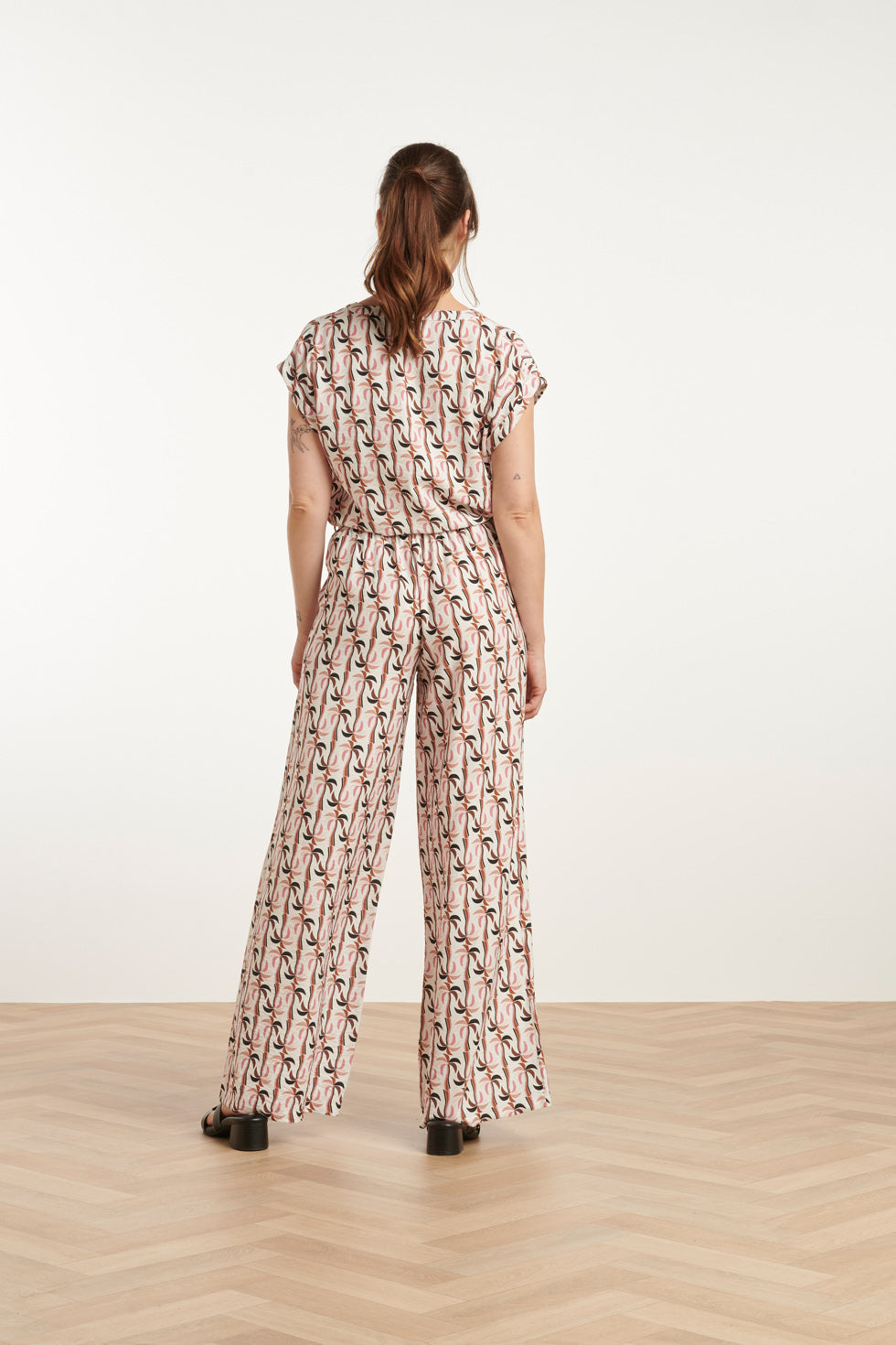 25060 Marocain Top Met Palmprint | Sand - Muticolour