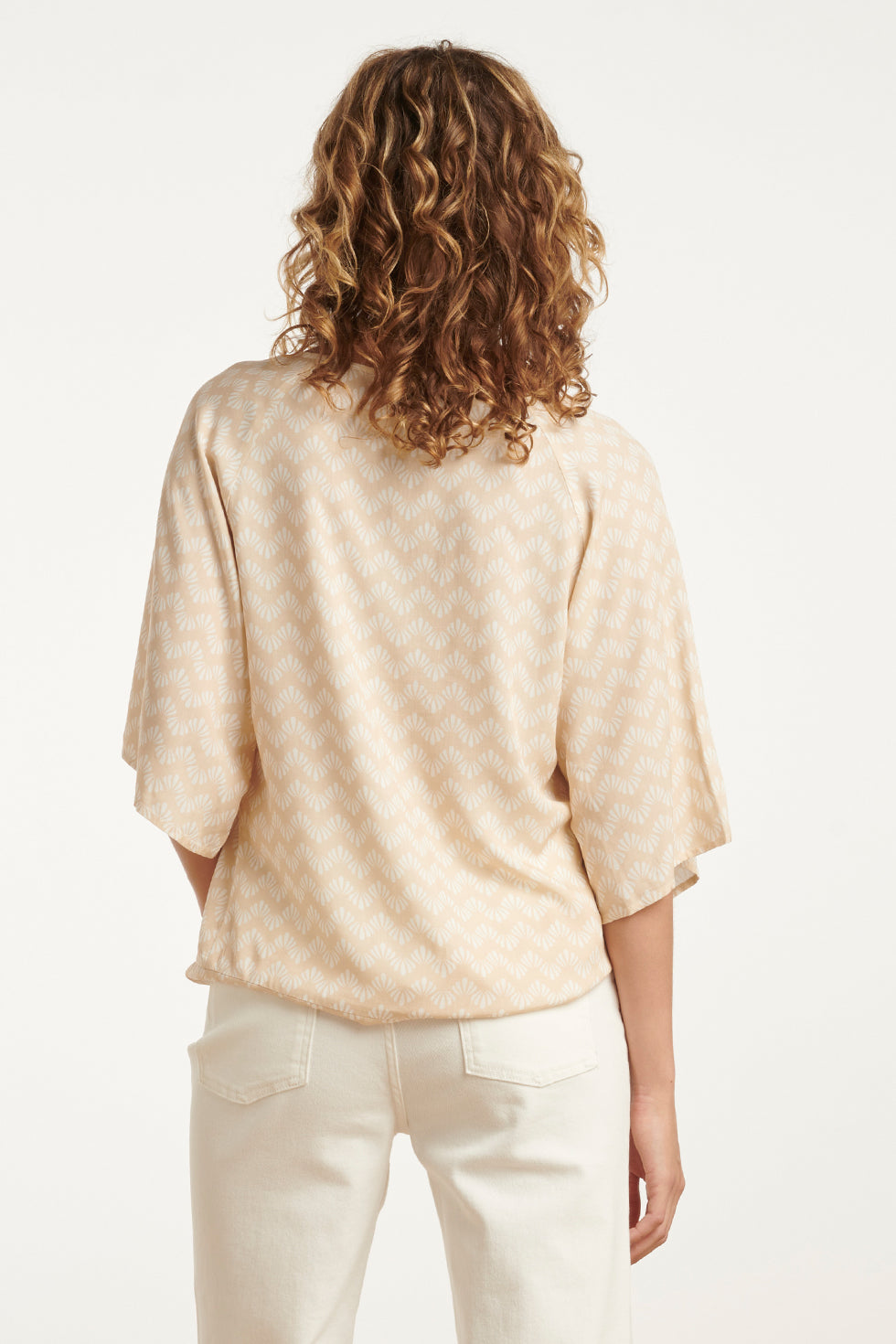 25066 Schelpenprint Top | Sand-White