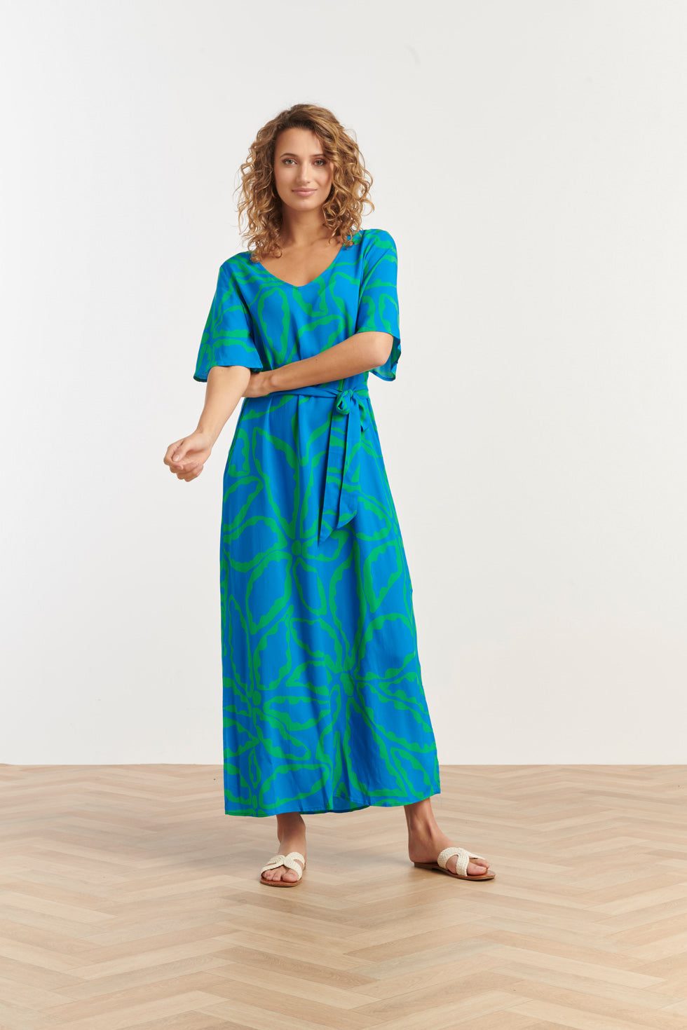 25068 Maxi Jurk Met Grafische Bloemenprintfelgras | Cobalt-Green