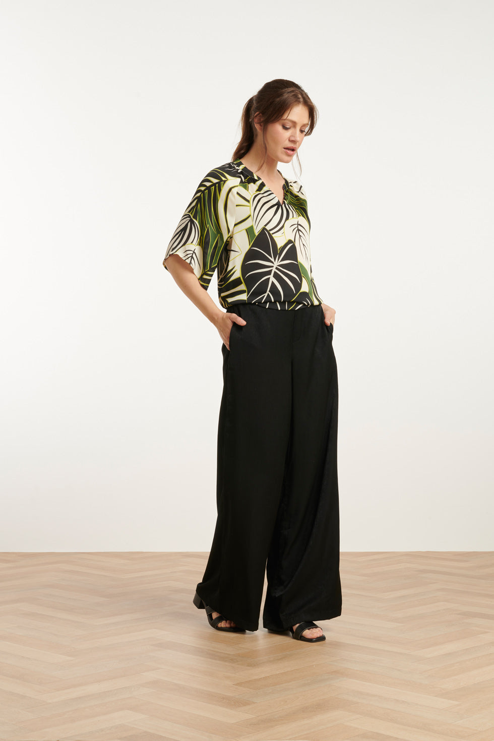 25071 Leaf Print Chiffon Top Met V-Halsflared Mouwen | Green-Multicolour