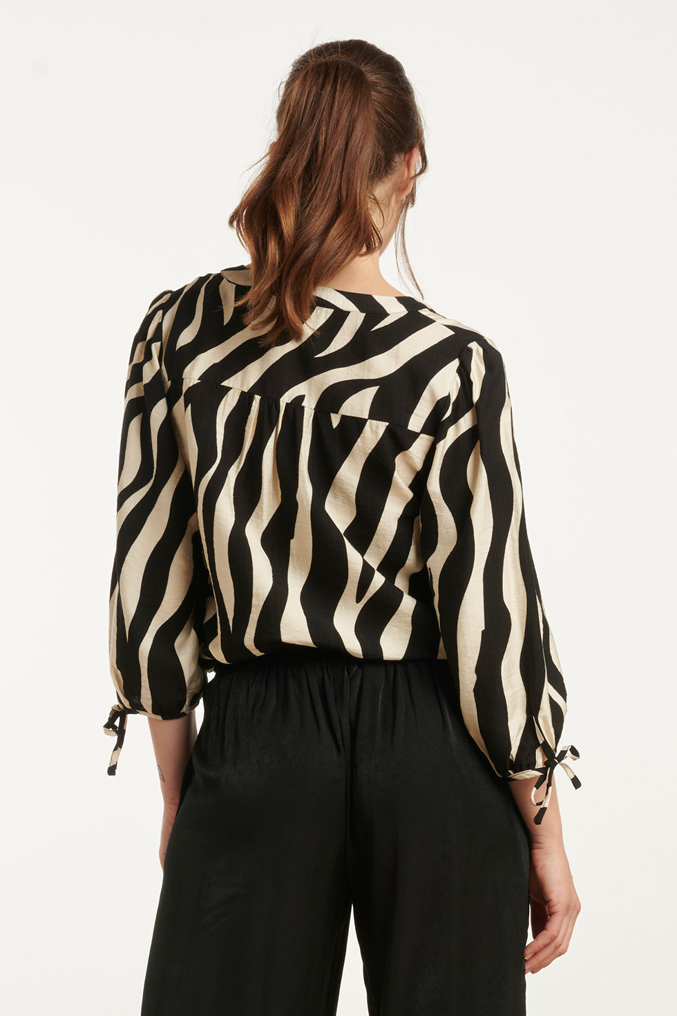25076 E Zebra Print Top | Offwhite-Black