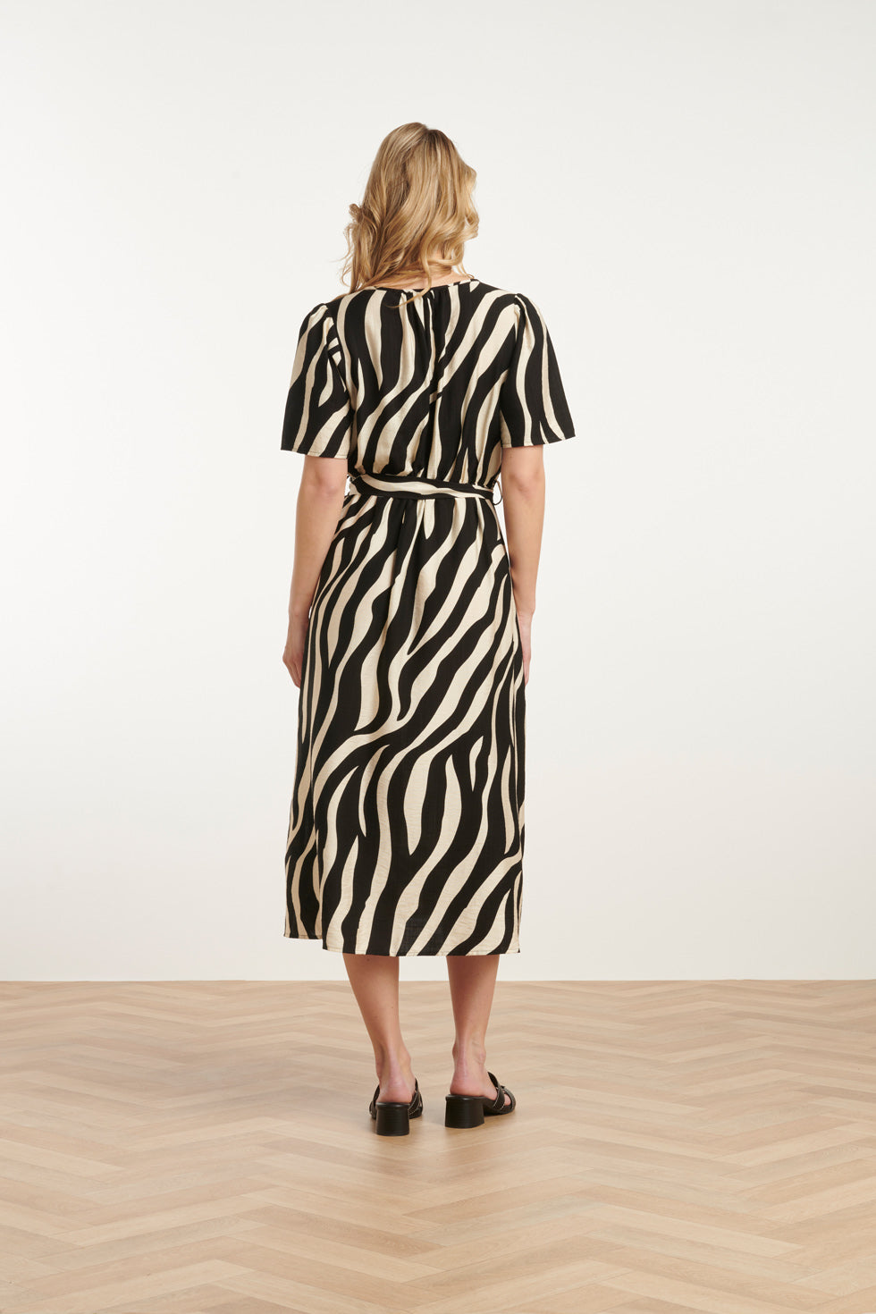 25077 Midi Jurk Met Zebrastijl Print | Offwhite-Black
