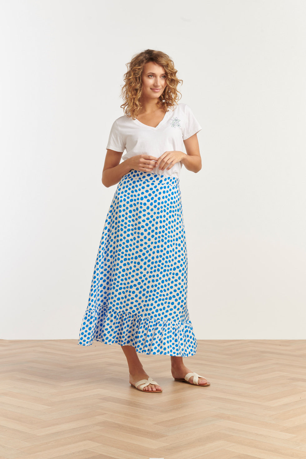 25085 Zomer Maxi Rok Met Polkadots | White - Cobalt