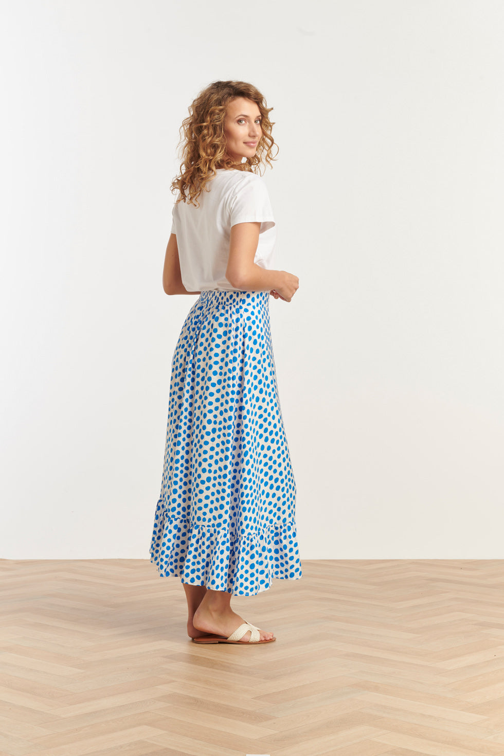 25085 Zomer Maxi Rok Met Polkadots | White - Cobalt