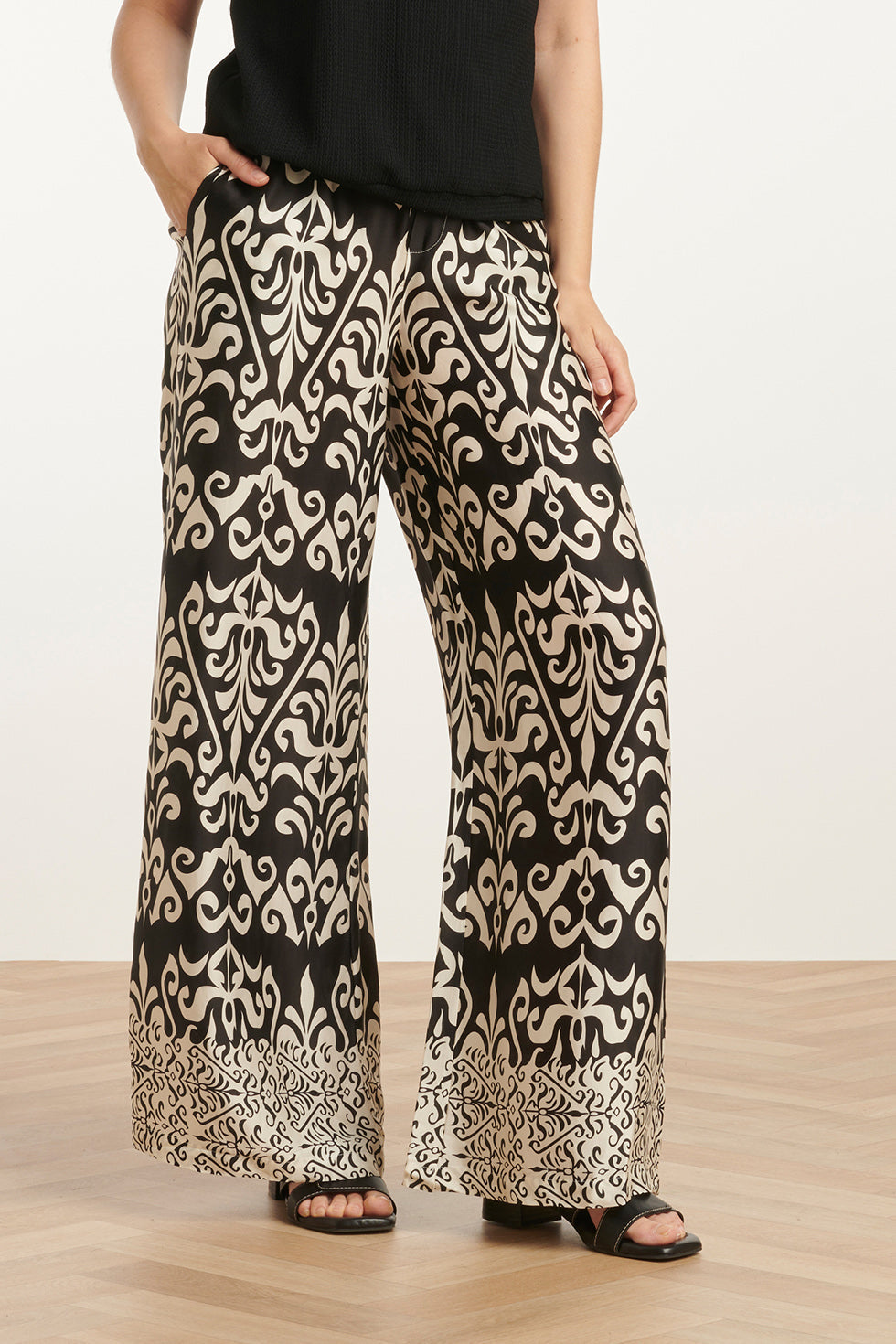25089 E Te Satijnen Ornamentele Geprinte Broek | Off White - Black