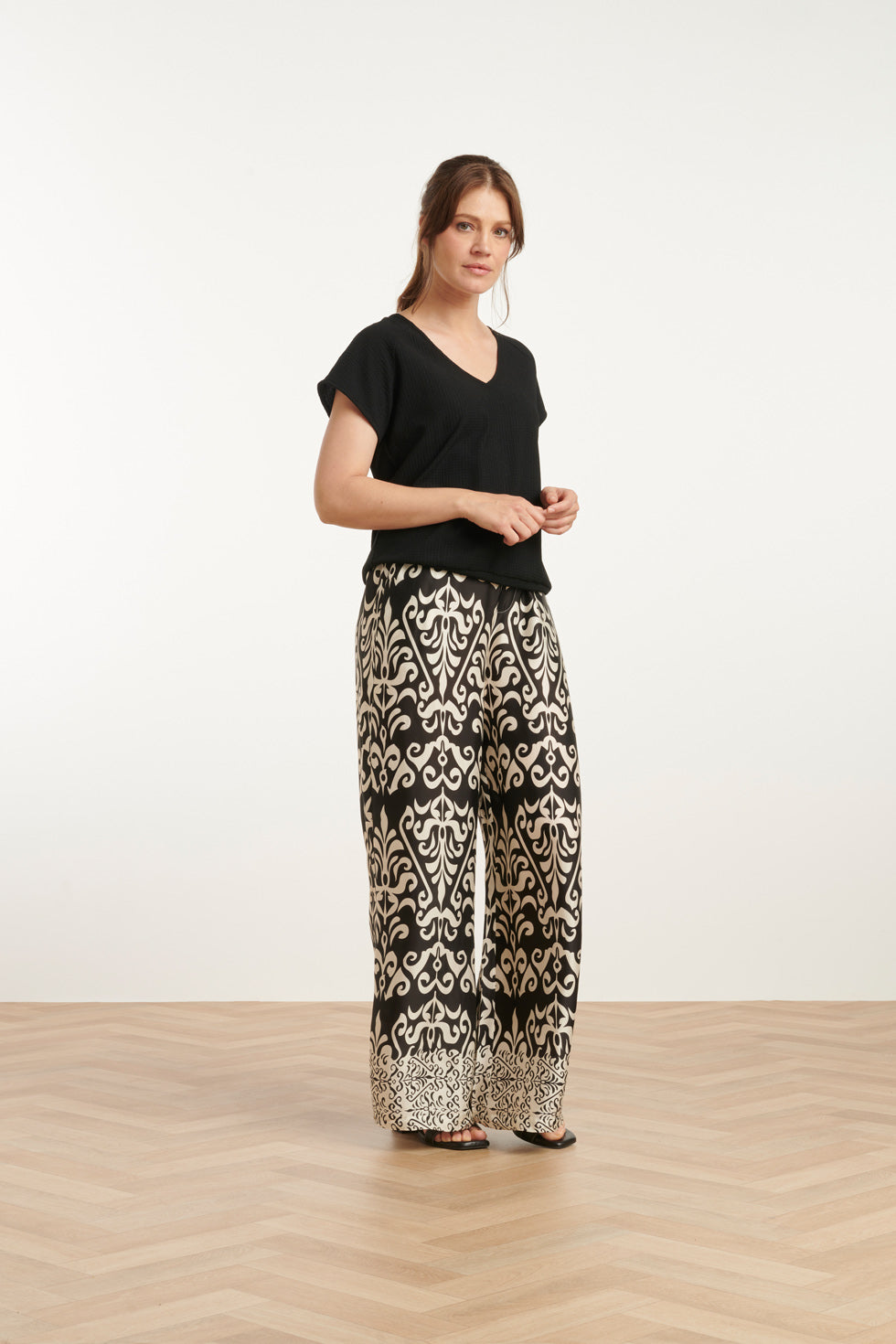 25089 E Te Satijnen Ornamentele Geprinte Broek | Off White - Black