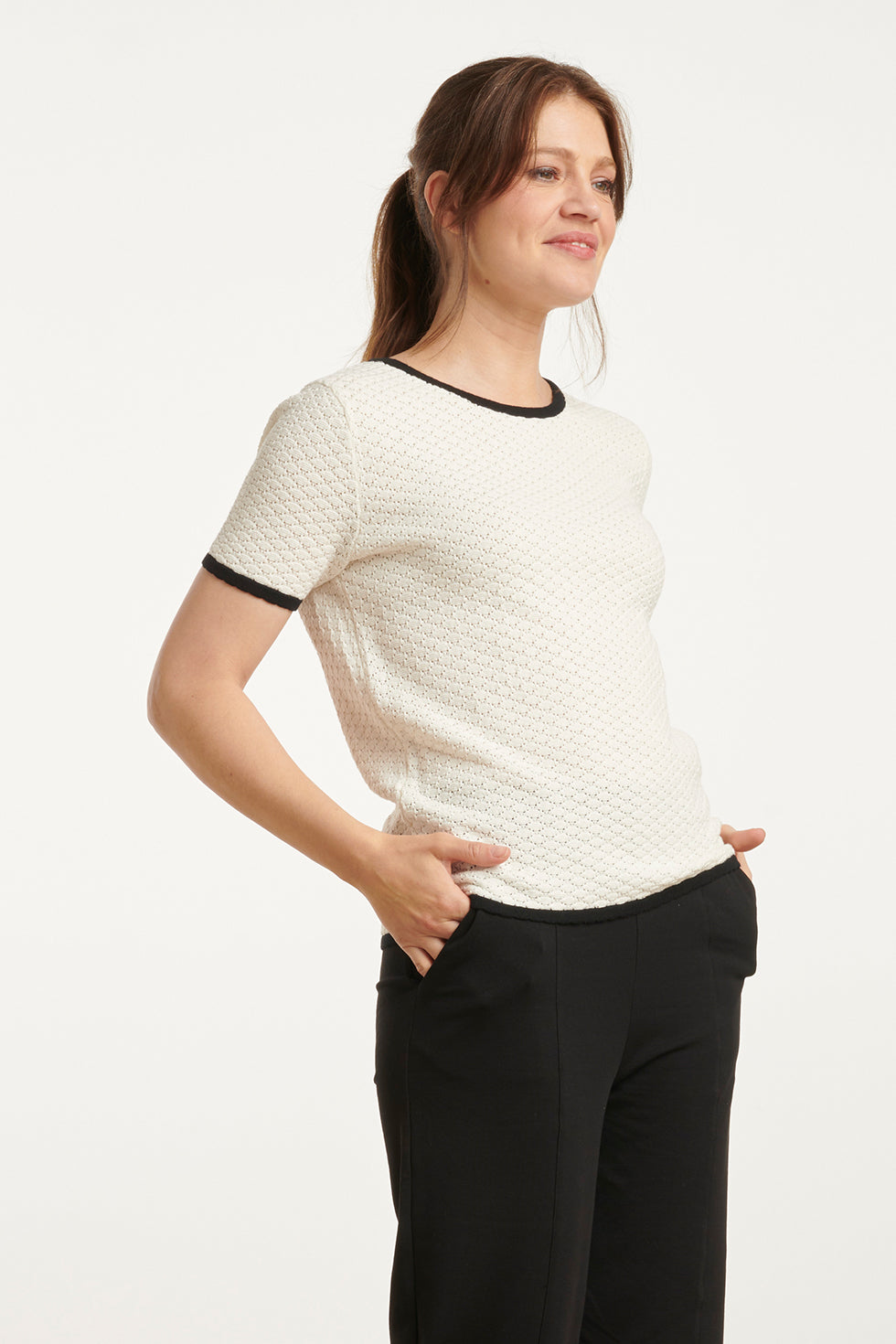 25096 Gebreid Top Met e Contrastafwerking | Off White - Black