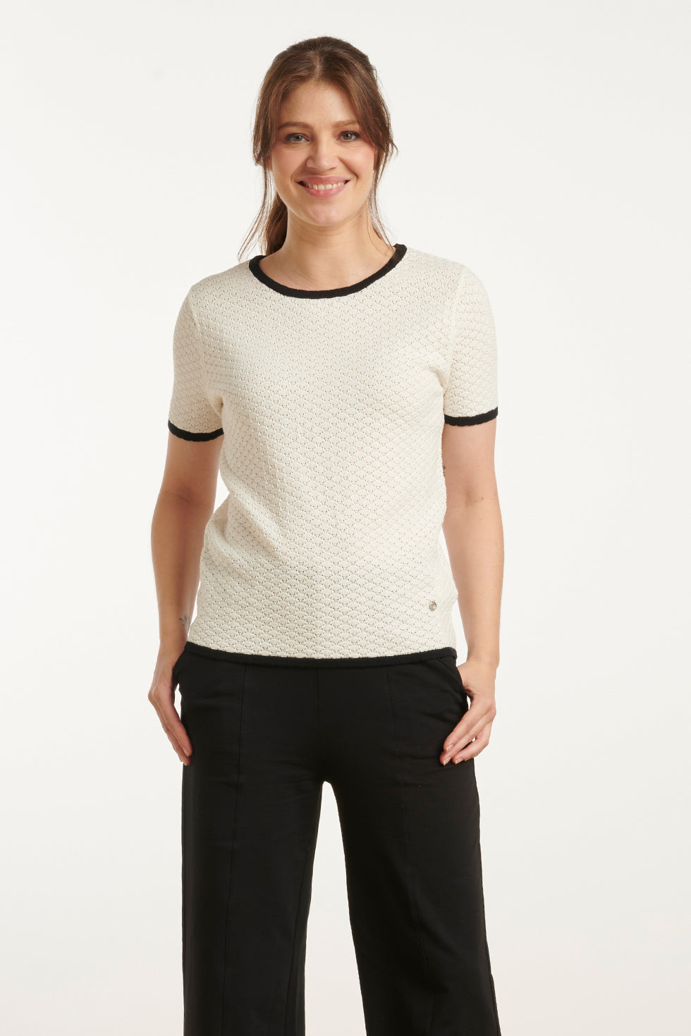 25096 Gebreid Top Met e Contrastafwerking | Off White - Black