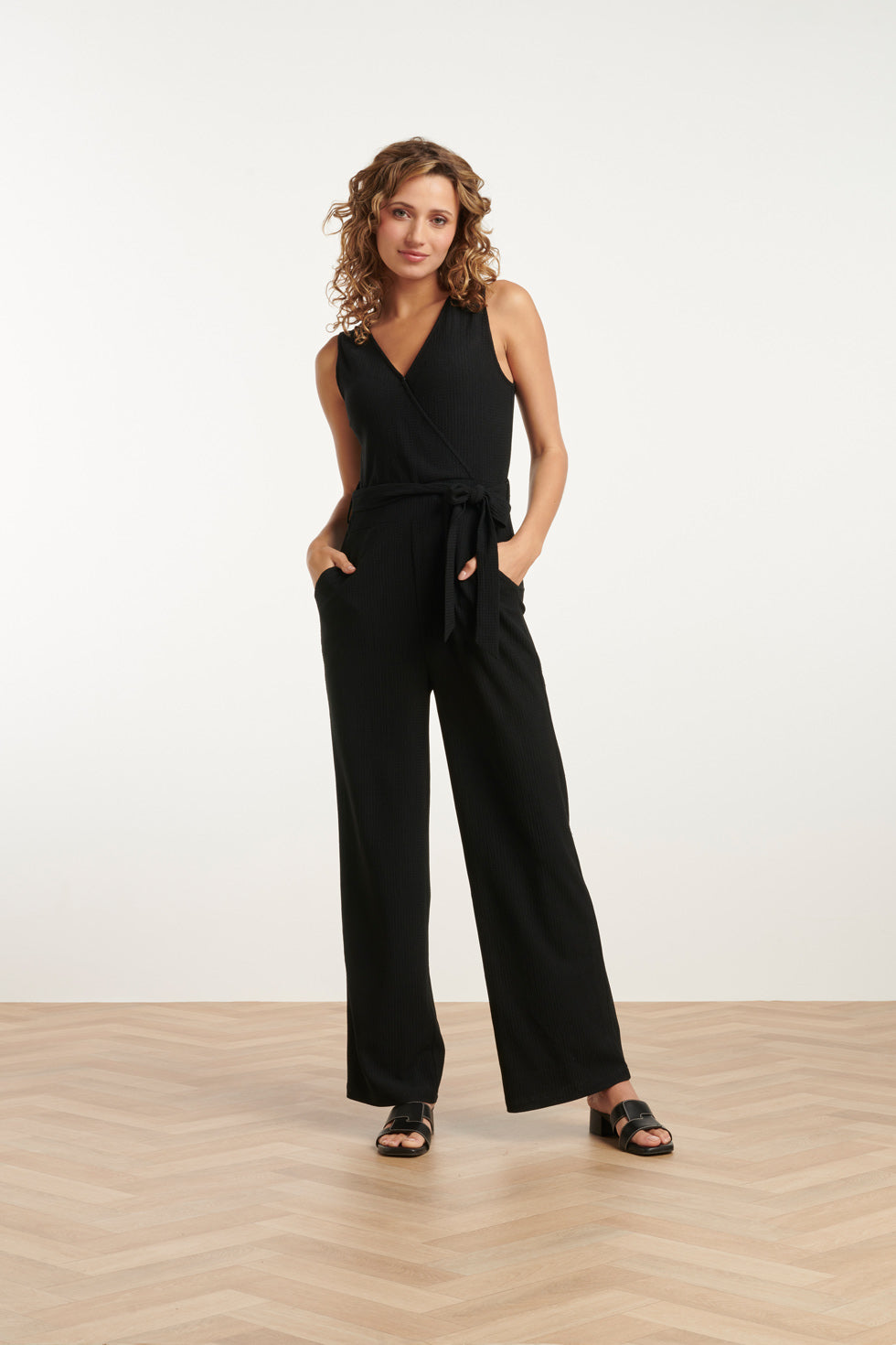 25119 E Stretchy Crinkle Jumpsuit | Black