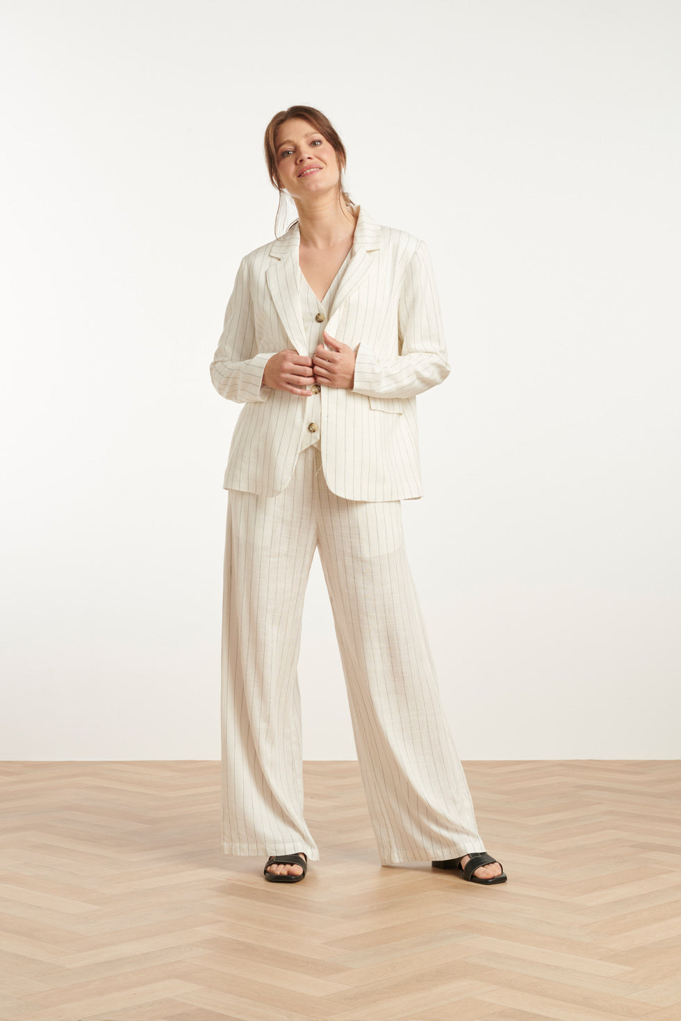 25130 Te Pinstripe Linnen Blazer | White-Black