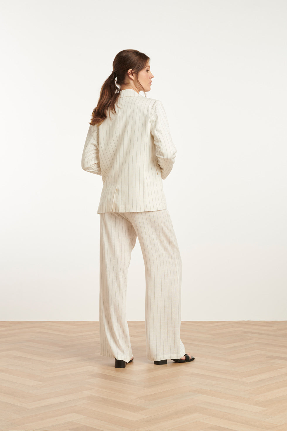 25130 Te Pinstripe Linnen Blazer | White-Black