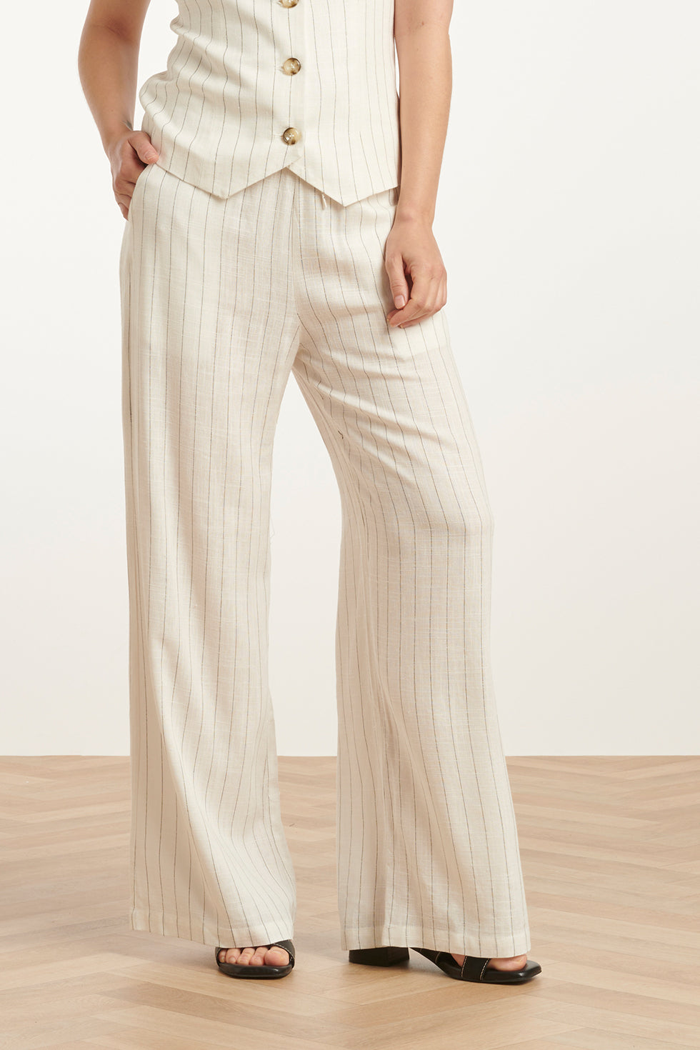 25131 Te Pinstripe Linnen Broek | White-Black