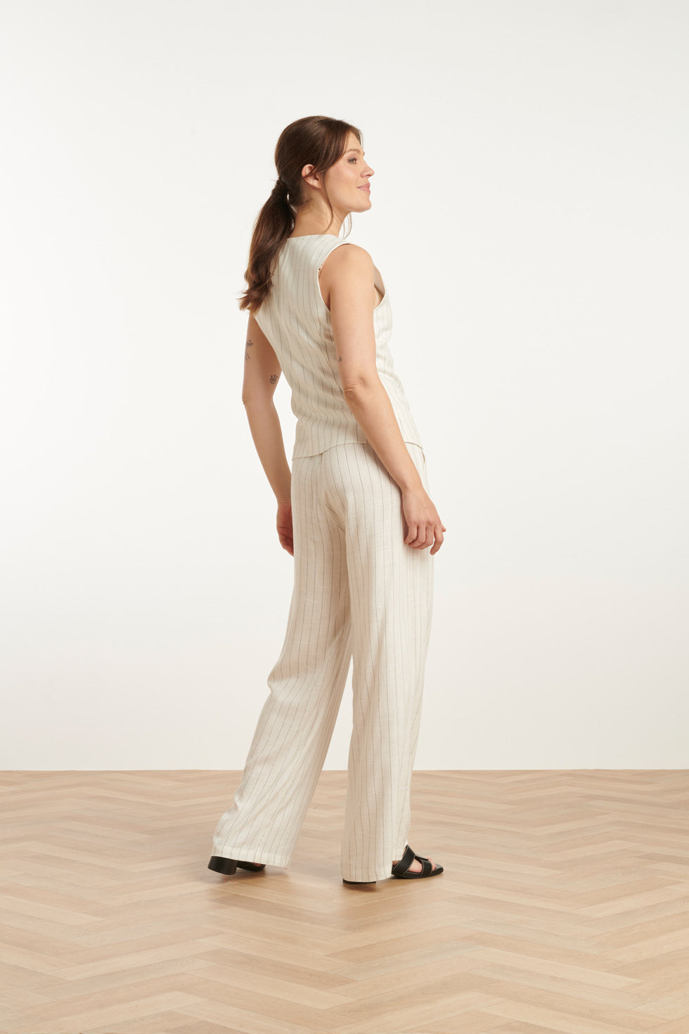 25131 Te Pinstripe Linnen Broek | White-Black