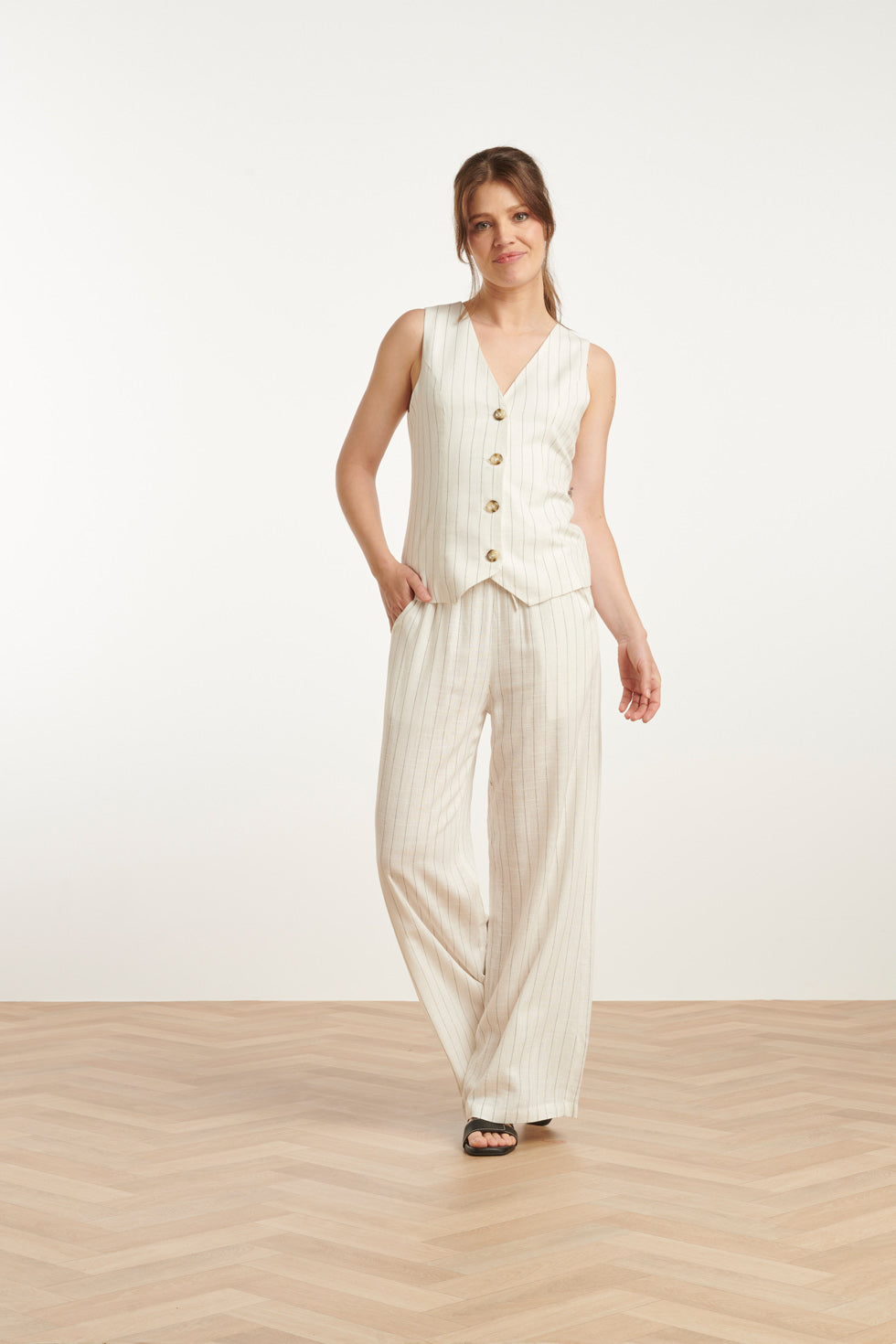 25131 Te Pinstripe Linnen Broek | White-Black