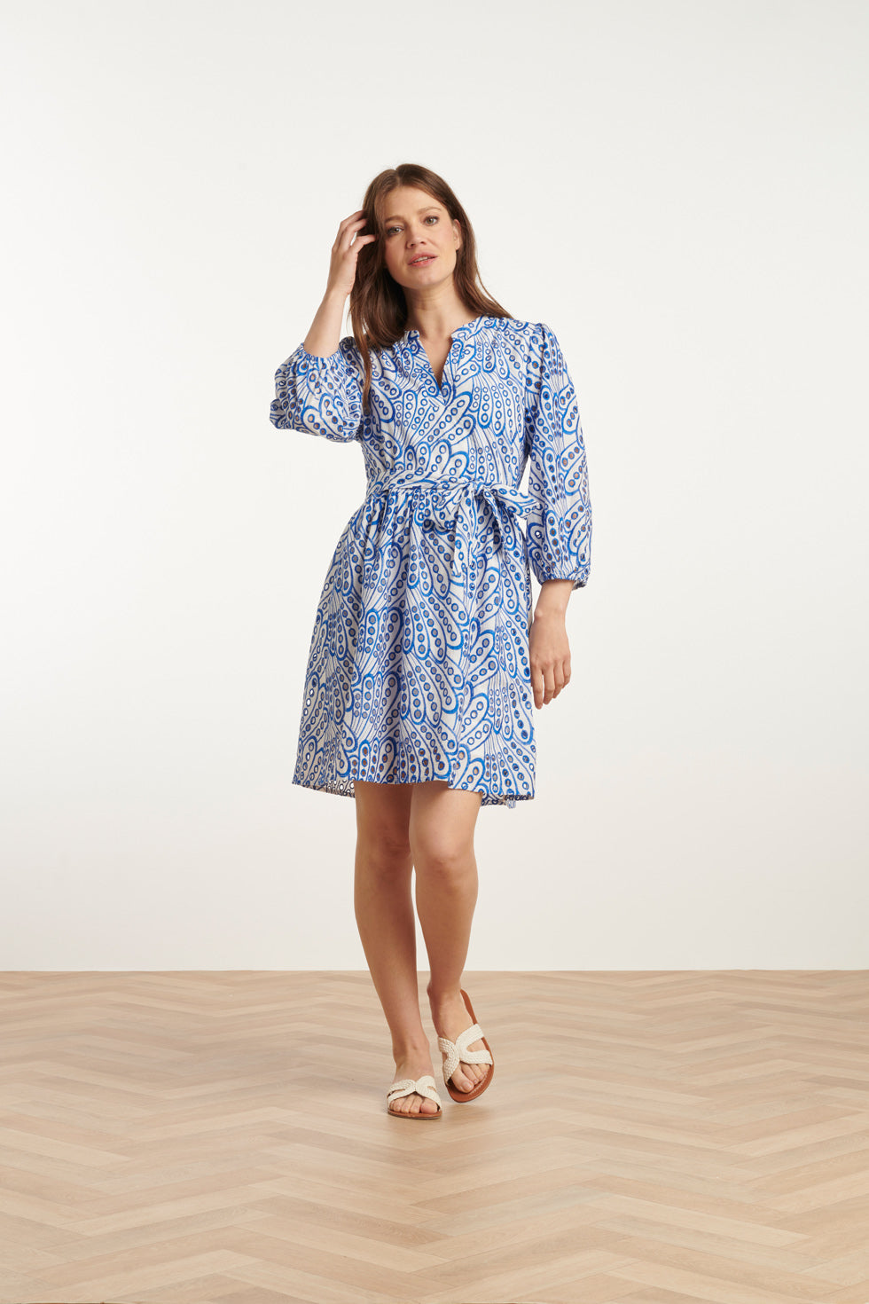 25135 Cobalt Brie Anglaise Jurk | Cobalt Blue-White