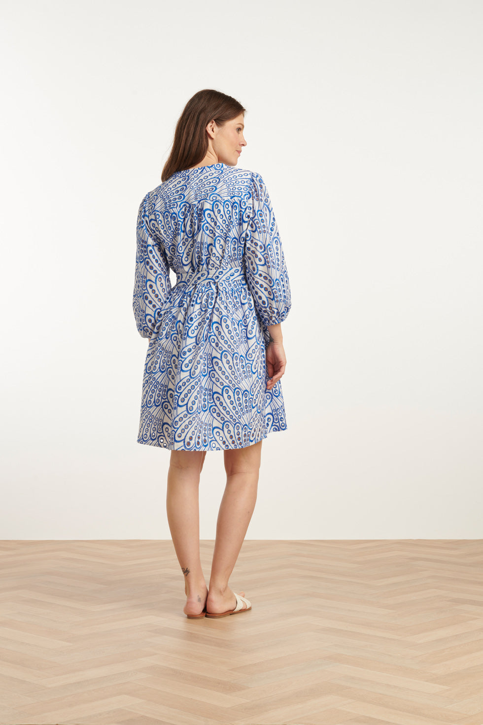 25135 Cobalt Brie Anglaise Jurk | Cobalt Blue-White
