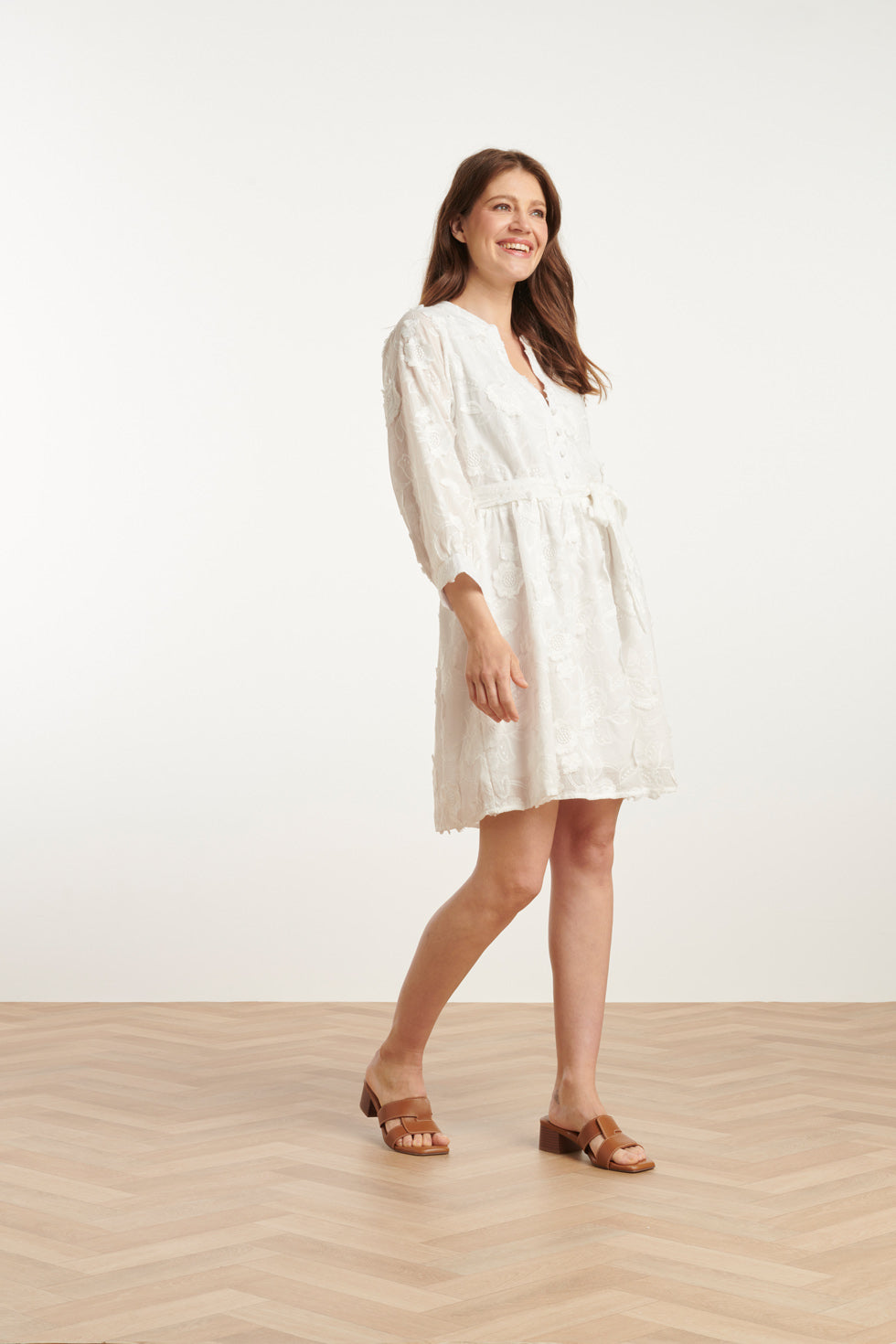25137 Te 3D Bloemenjurk | White