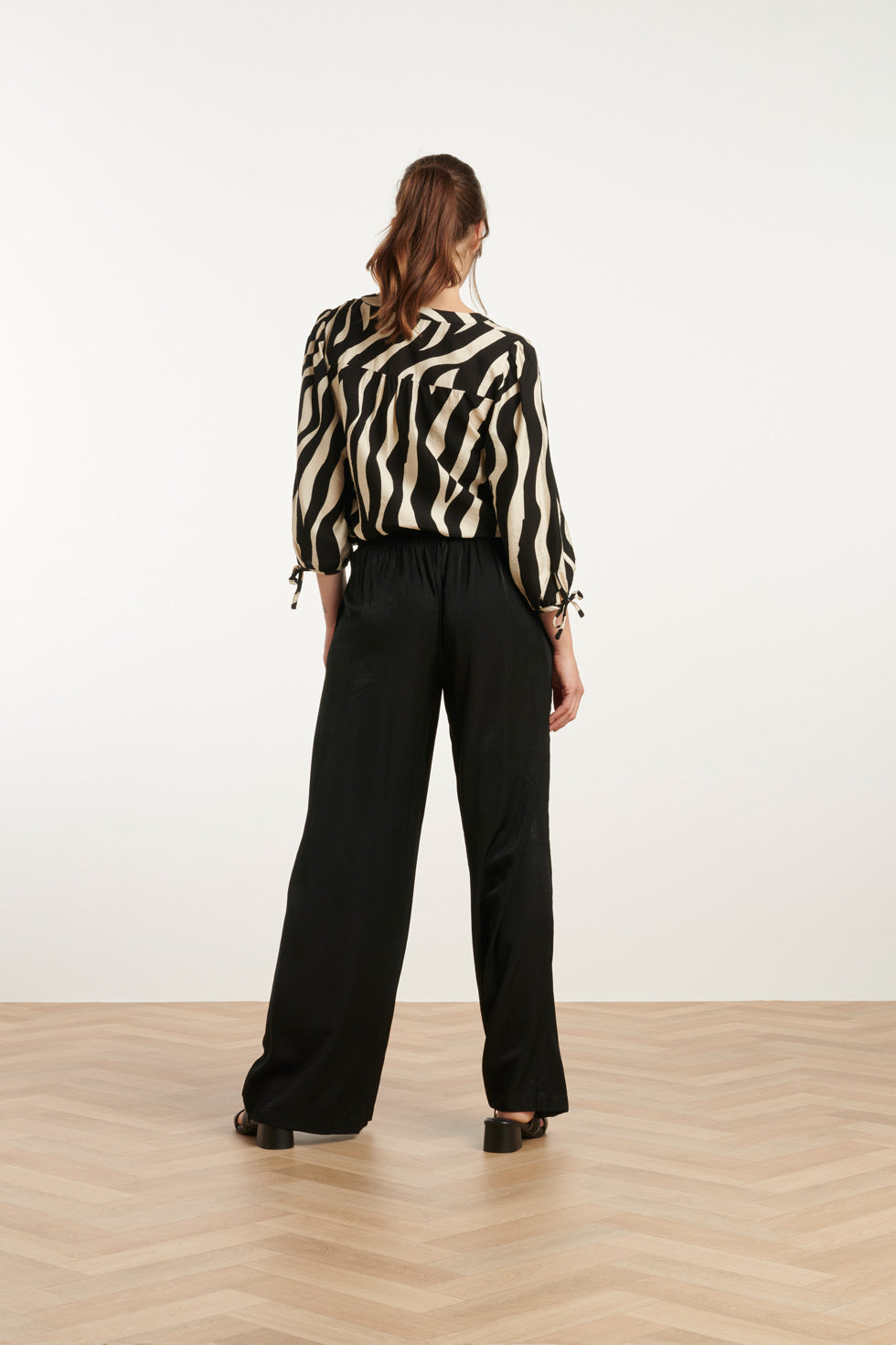 25141 E Rayon Satin Broek | Black