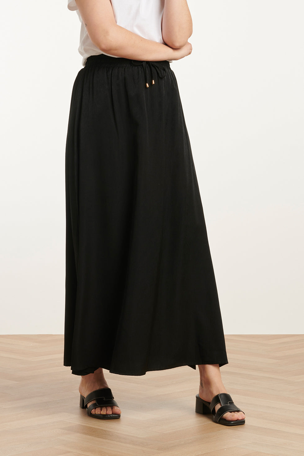 25143 E Rayon Satin Maxi Rok | Black