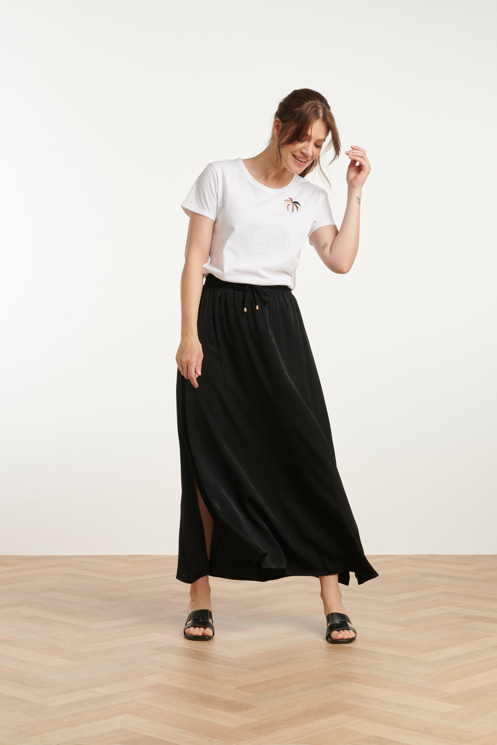 25143 E Rayon Satin Maxi Rok | Black