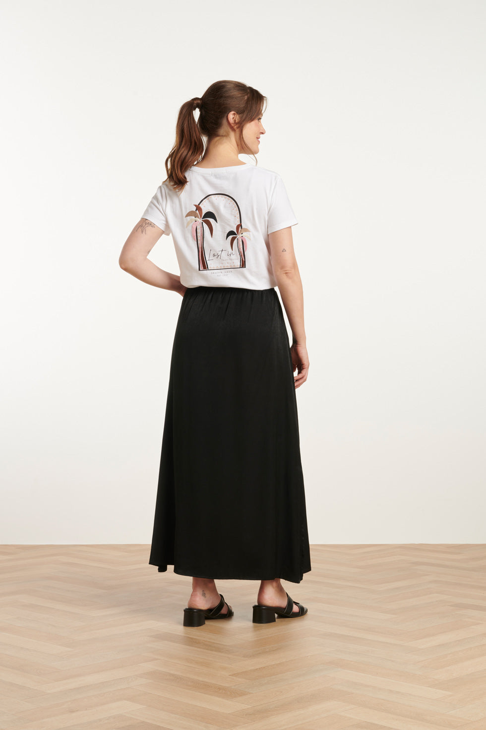 25143 E Rayon Satin Maxi Rok | Black